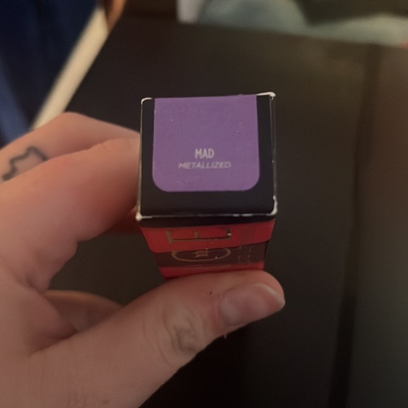 Urban Decay Vice Waterproof Long-Lasting Liquid Lipstick in Mad (Metallized) - Picture 2 of 3